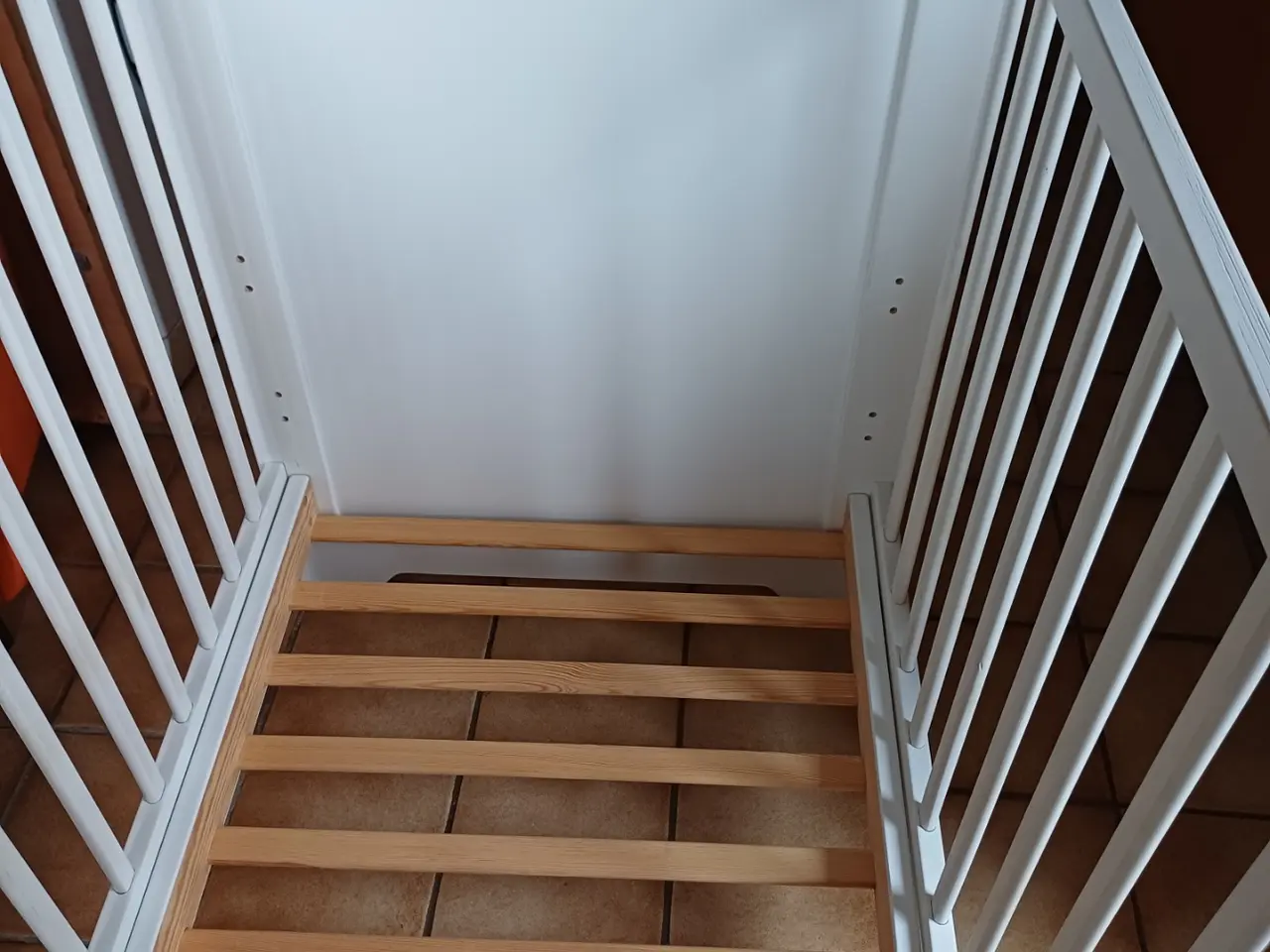 Billede 3 - Tremmeseng hvid med lamelbund 60 x 120 cm