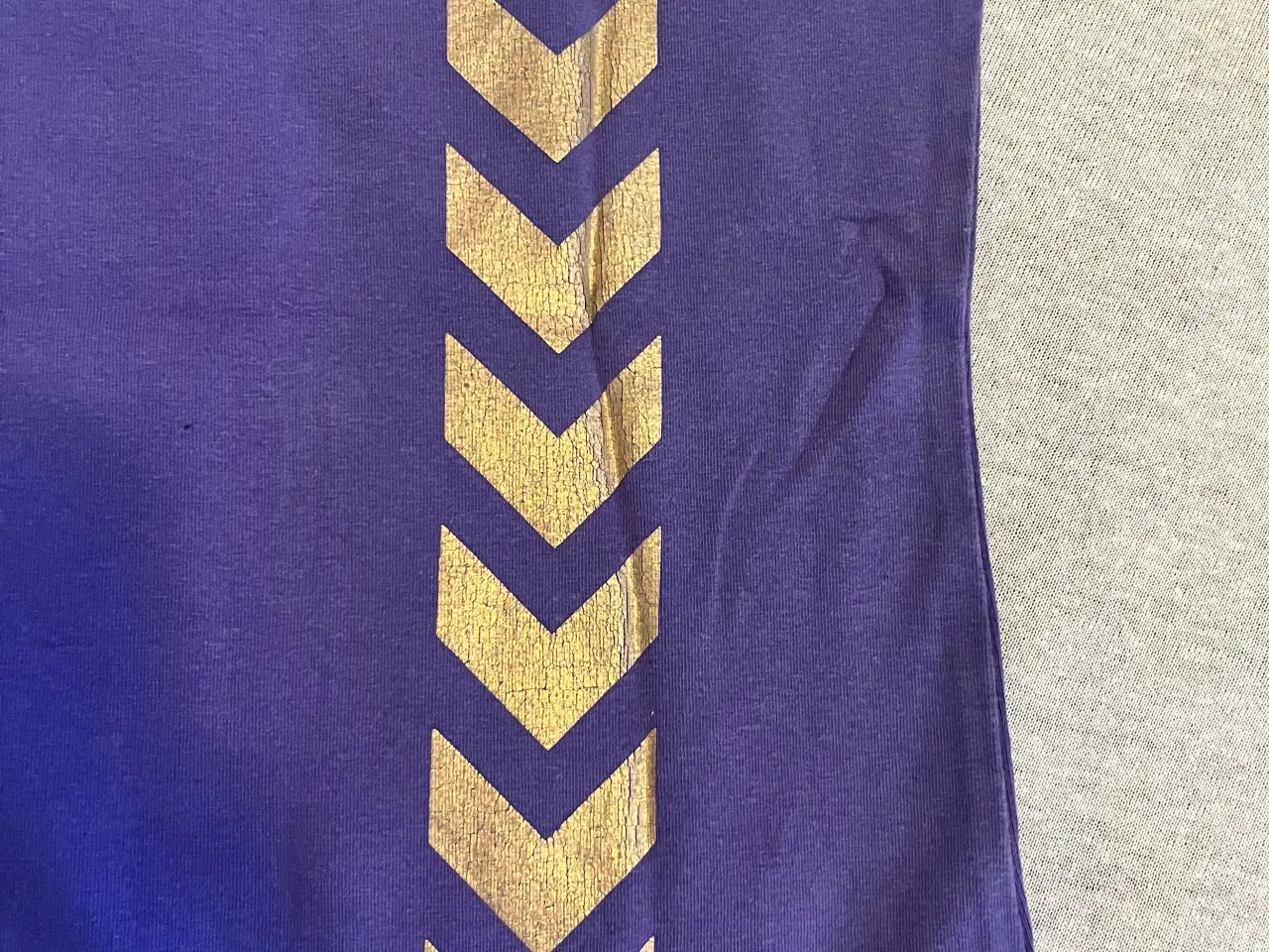 Billede 3 - T-shirt fra Hummel.