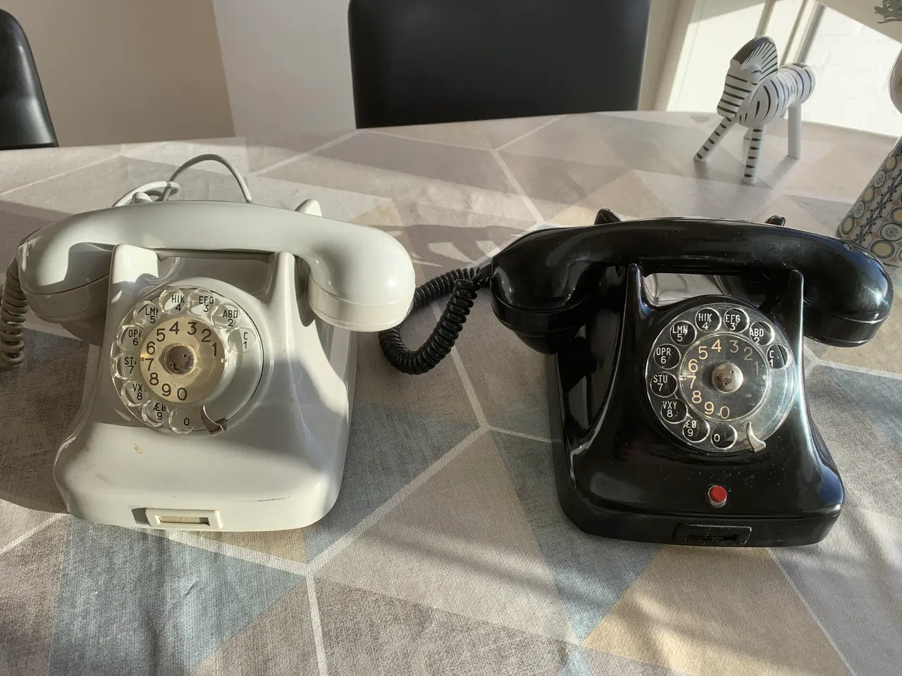Billede 2 - 3 stk Reto Kirk drejeskive telefoner + 1 vægophæng