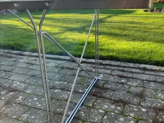 Glasbord med stål-stel
