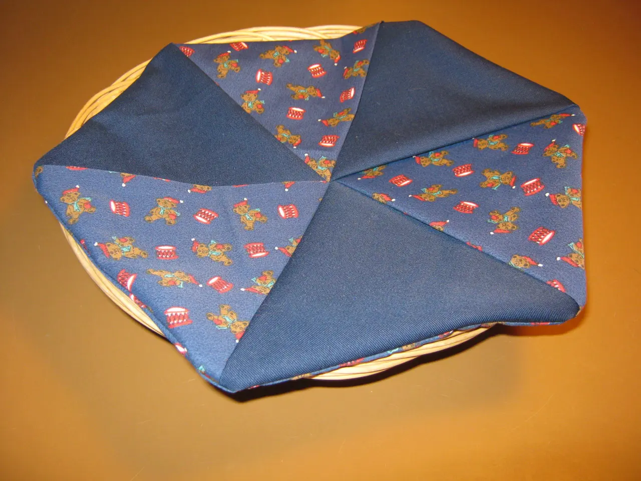 Billede 2 - Brødkurve med patchwork el. grydelapper