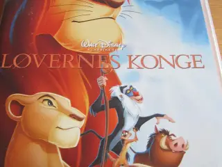 WALT DISNEY. Løvernes Konge. BYD.