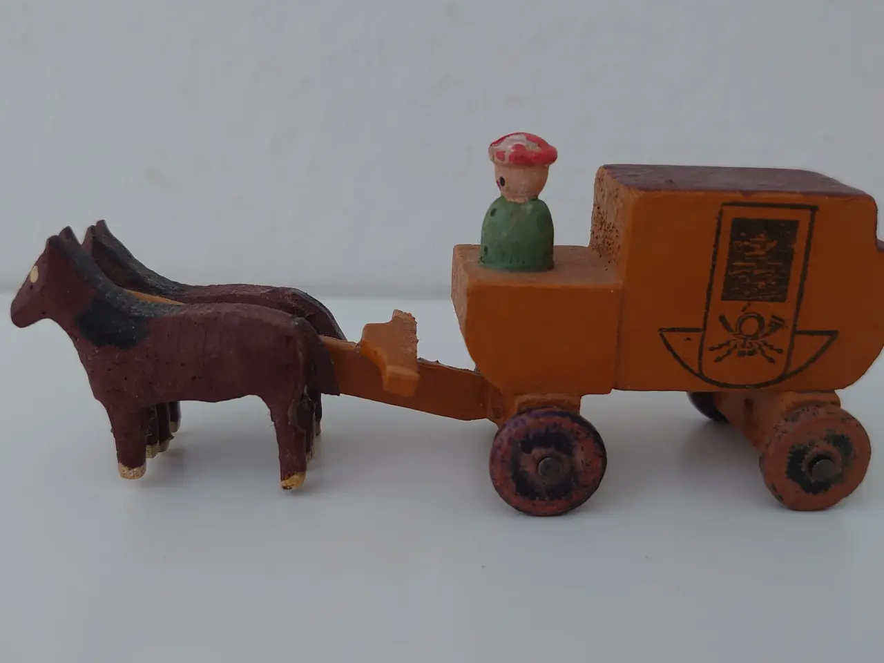 Billede 1 - Erzgebirge: Miniature postvogn med kusk og heste.
