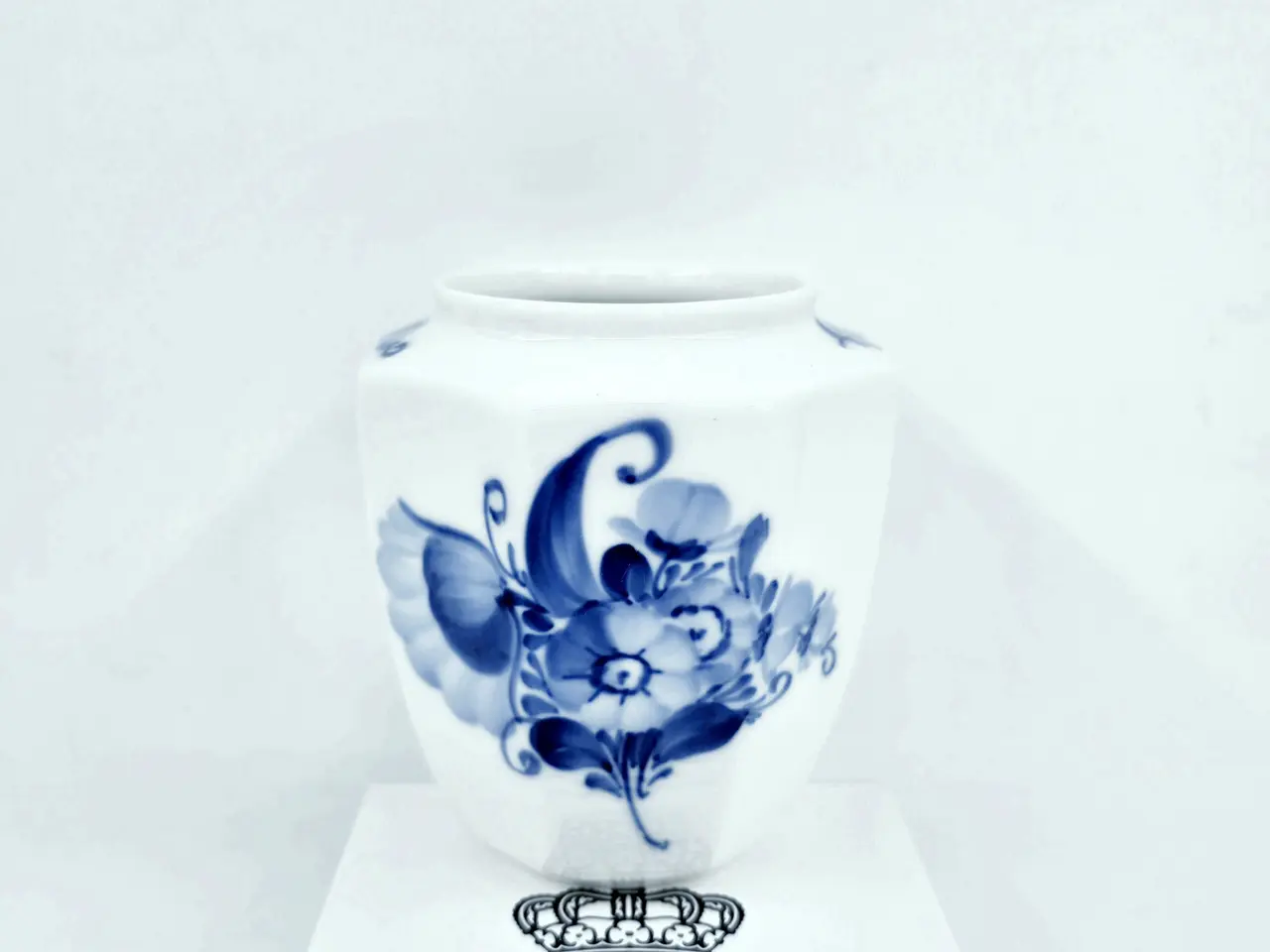 Billede 1 - Blå Blomst Kantet Vase nr. 10-8612. sortering 1