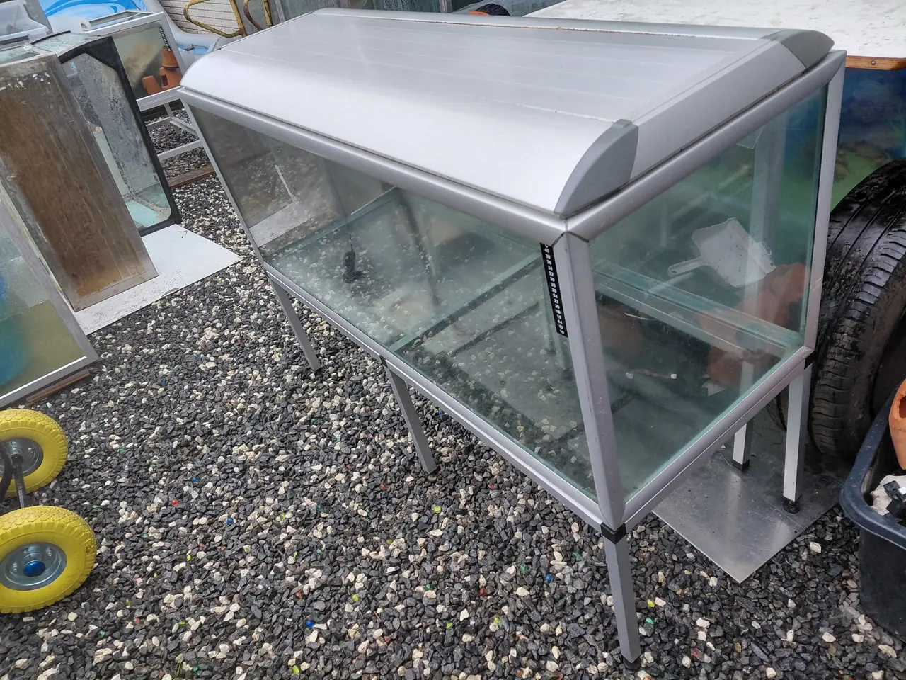 Billede 2 - Akvarier 325L
