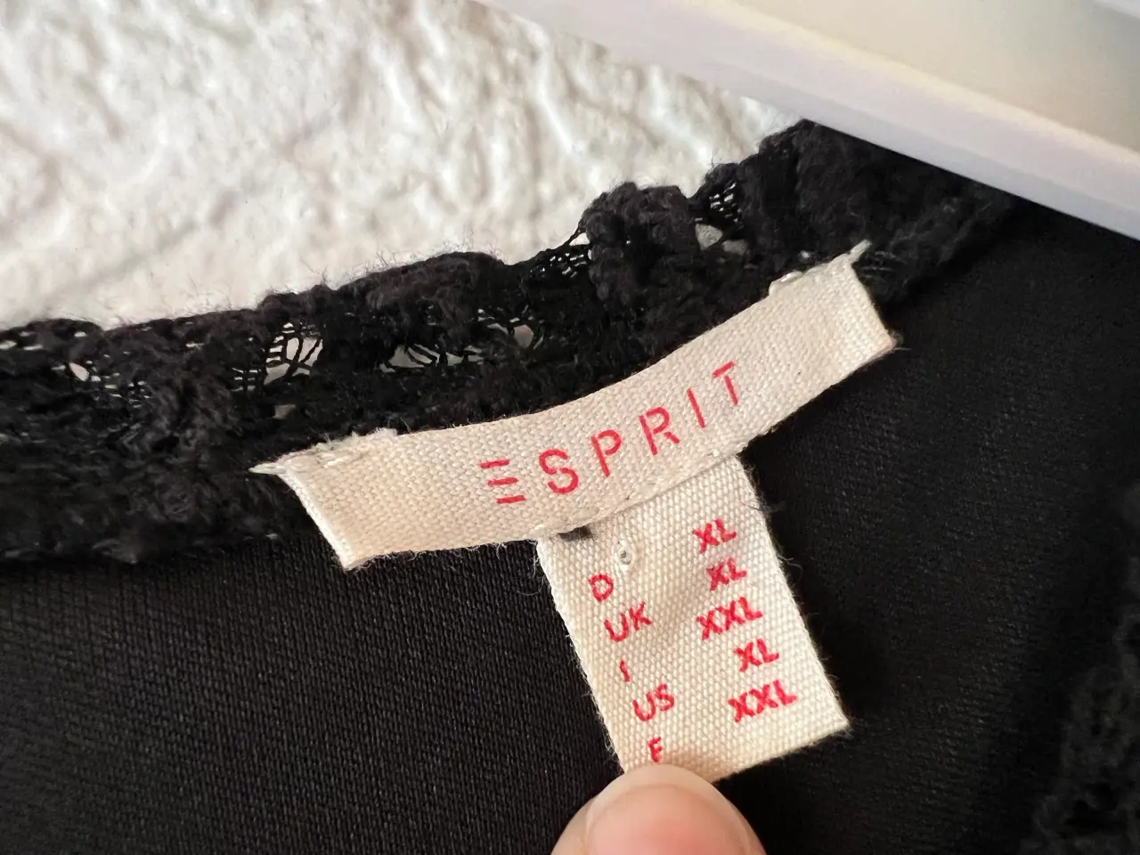 Billede 3 - Sort Blondebluse fra Esprit i str. XL