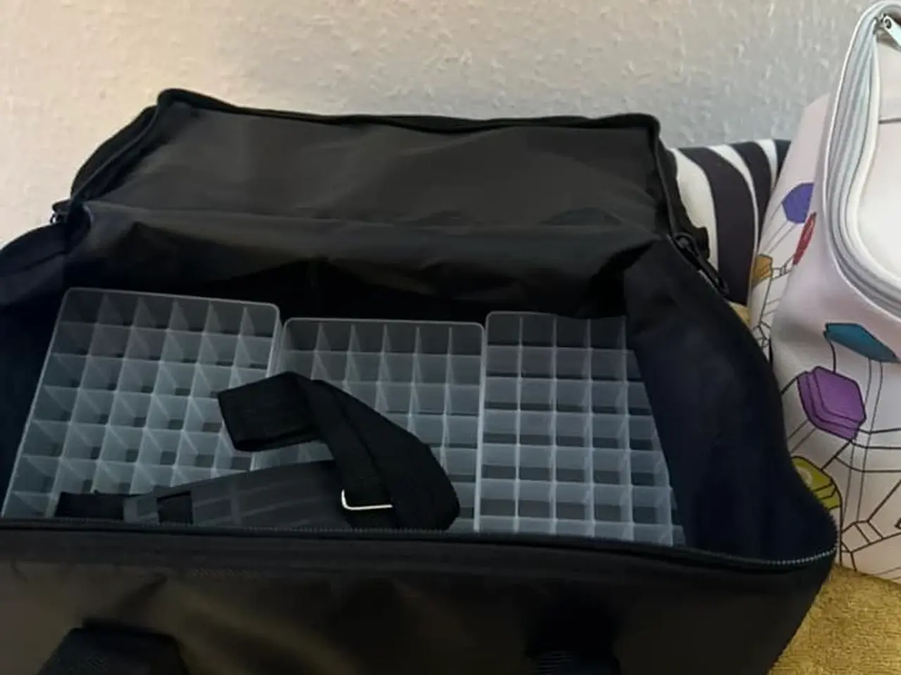 Billede 2 - taske til Tuscher skal være akut væk s d 20 nu