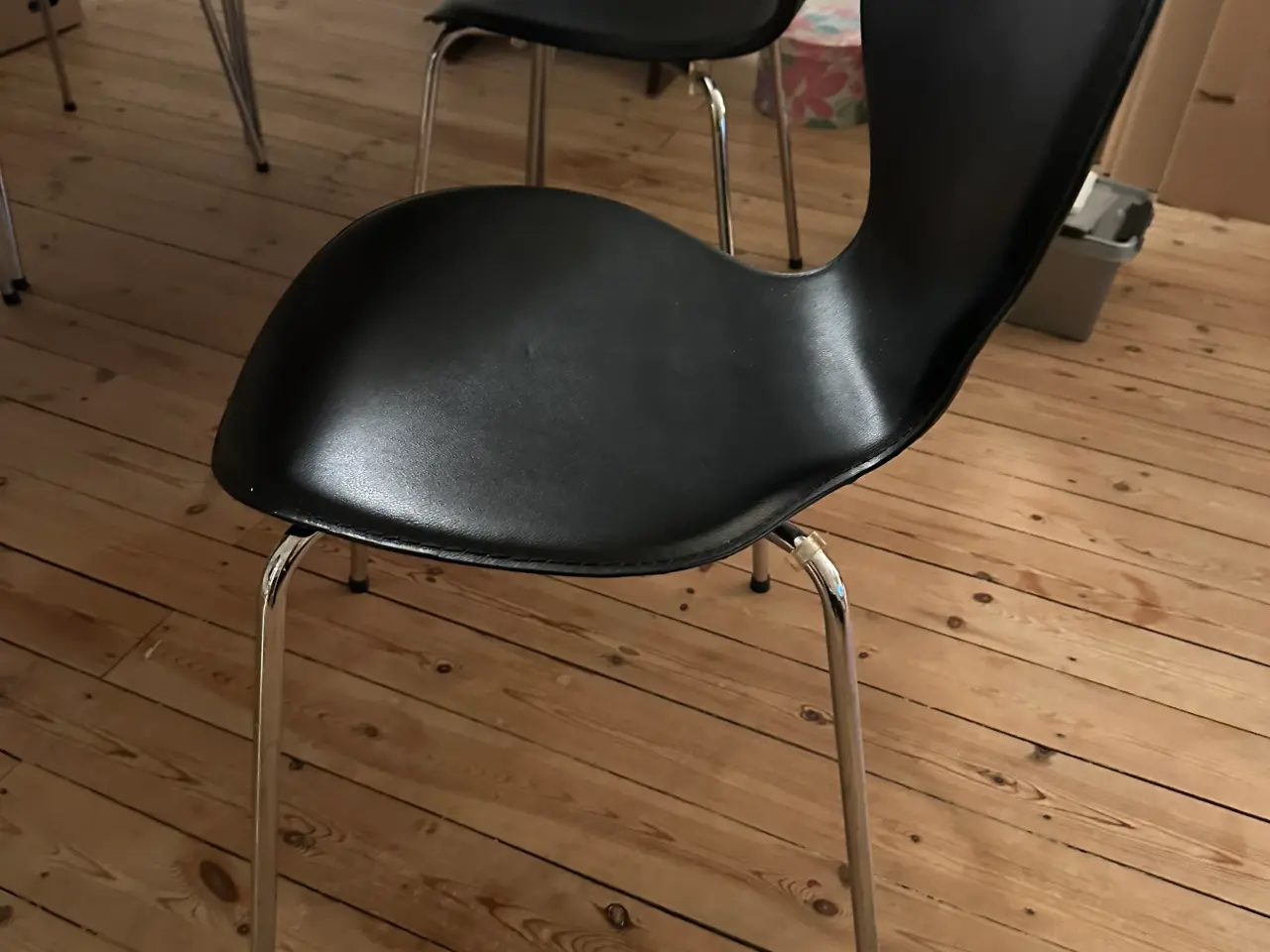 Billede 3 - Ovalt spisebord og 4 stole