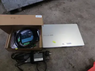 Data logger ZLG CONDTU-200UR med dertilhørende bærbarcomputer