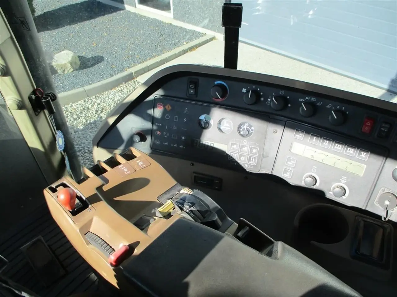Billede 4 - John Deere 8300 Pæn regulær traktor med rigtig gode dæk på.