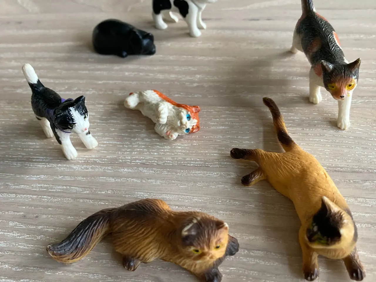 Billede 2 - Små plastik katte