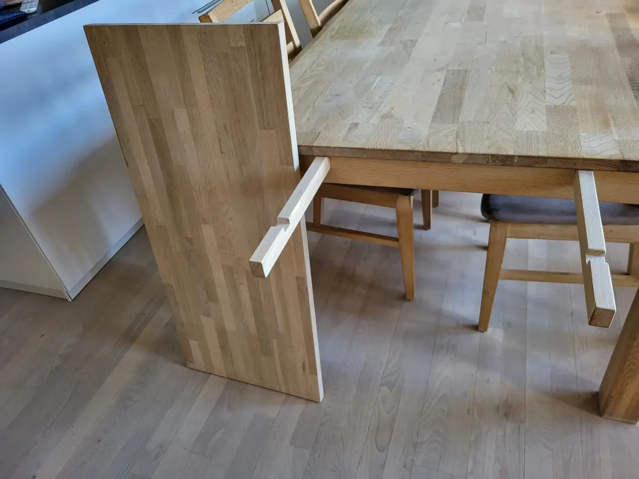 Billede 5 - Spisebord m/plader og stole