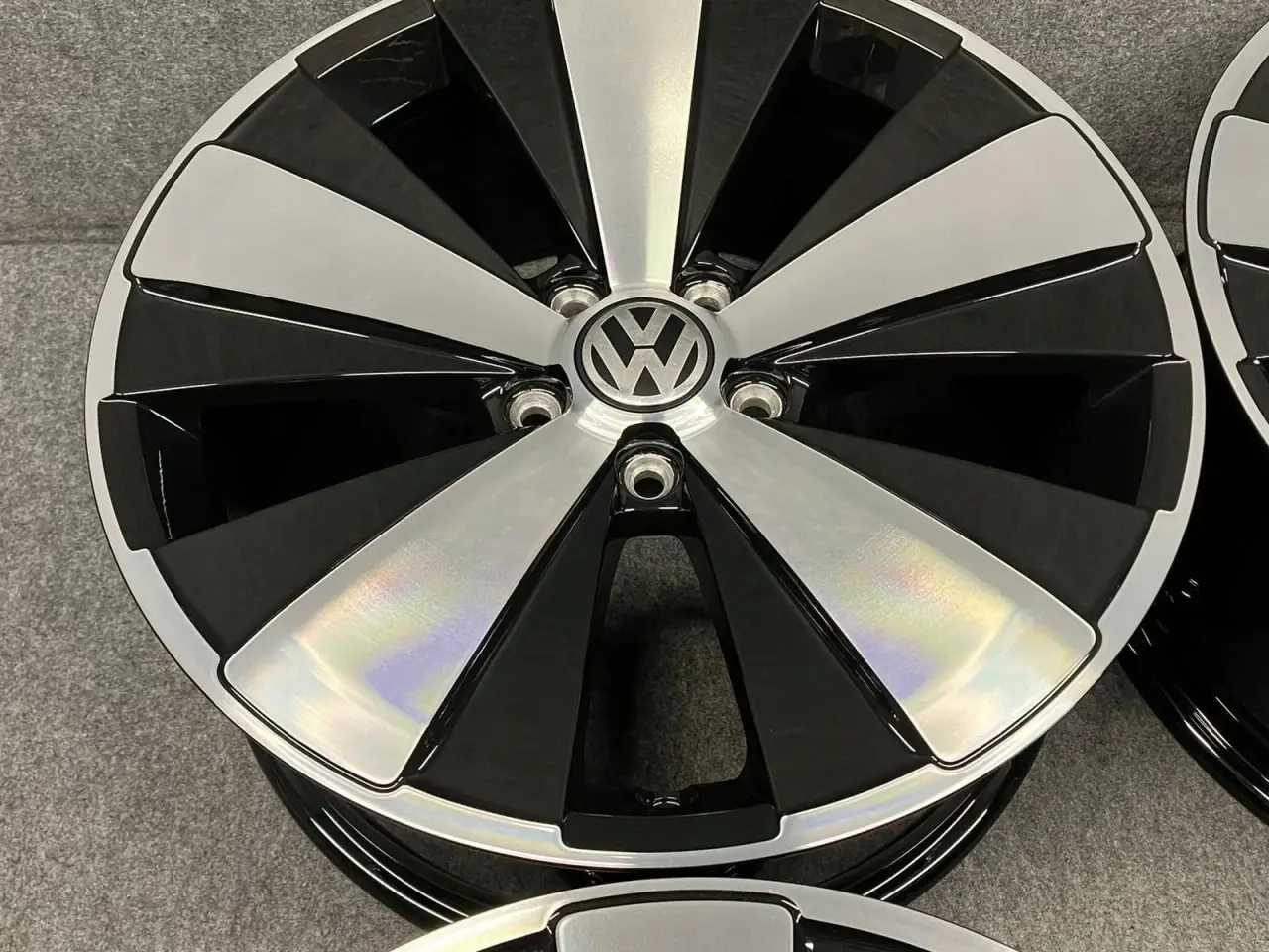 Billede 2 - ALUFÆLGE VW BEETLE 5C0 TWISTER 18"
