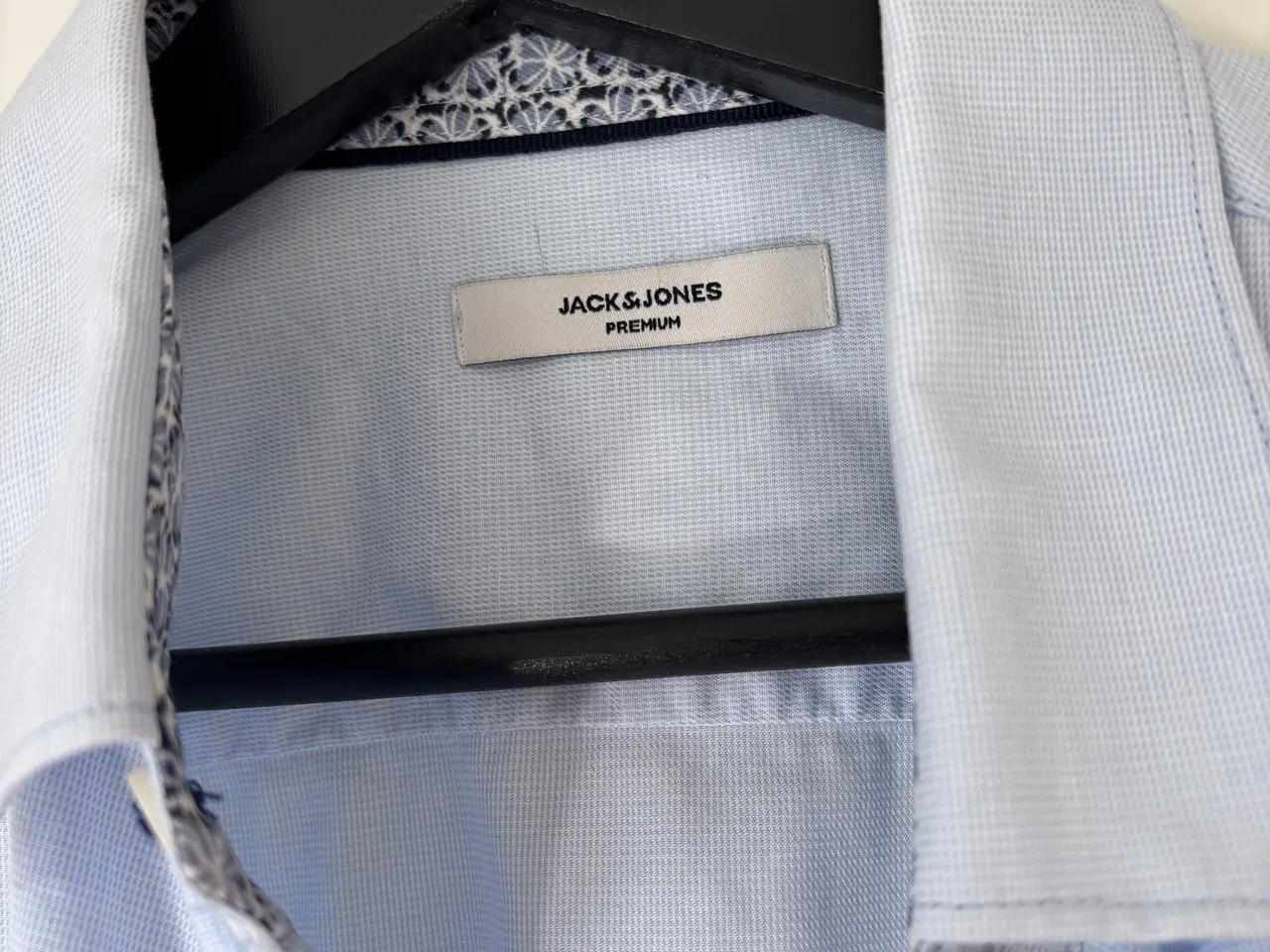 Billede 2 - Jack & jones skjorte lyseblå