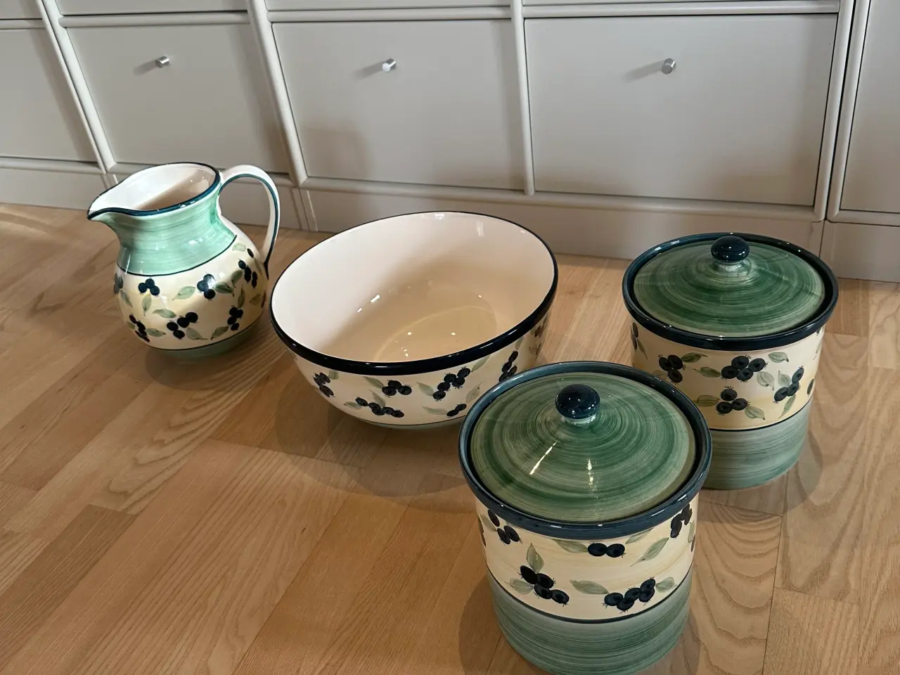 Billede 2 - Flotte krukker, skål og vandkande i romantisk stil