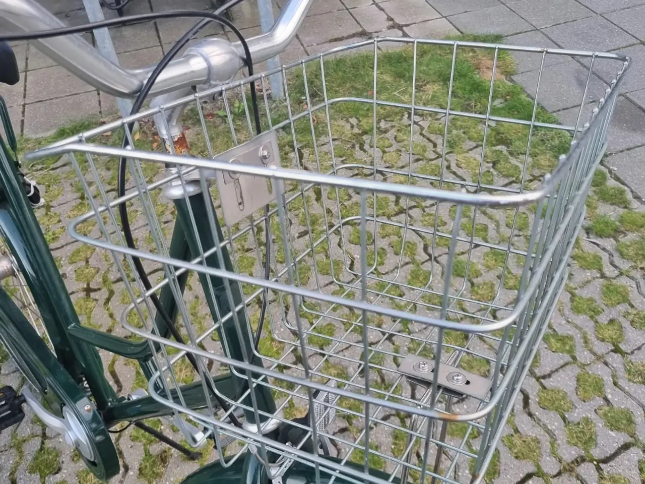 Billede 5 - Flot mørkegrøn klassisk damecykel med stor sølvkur