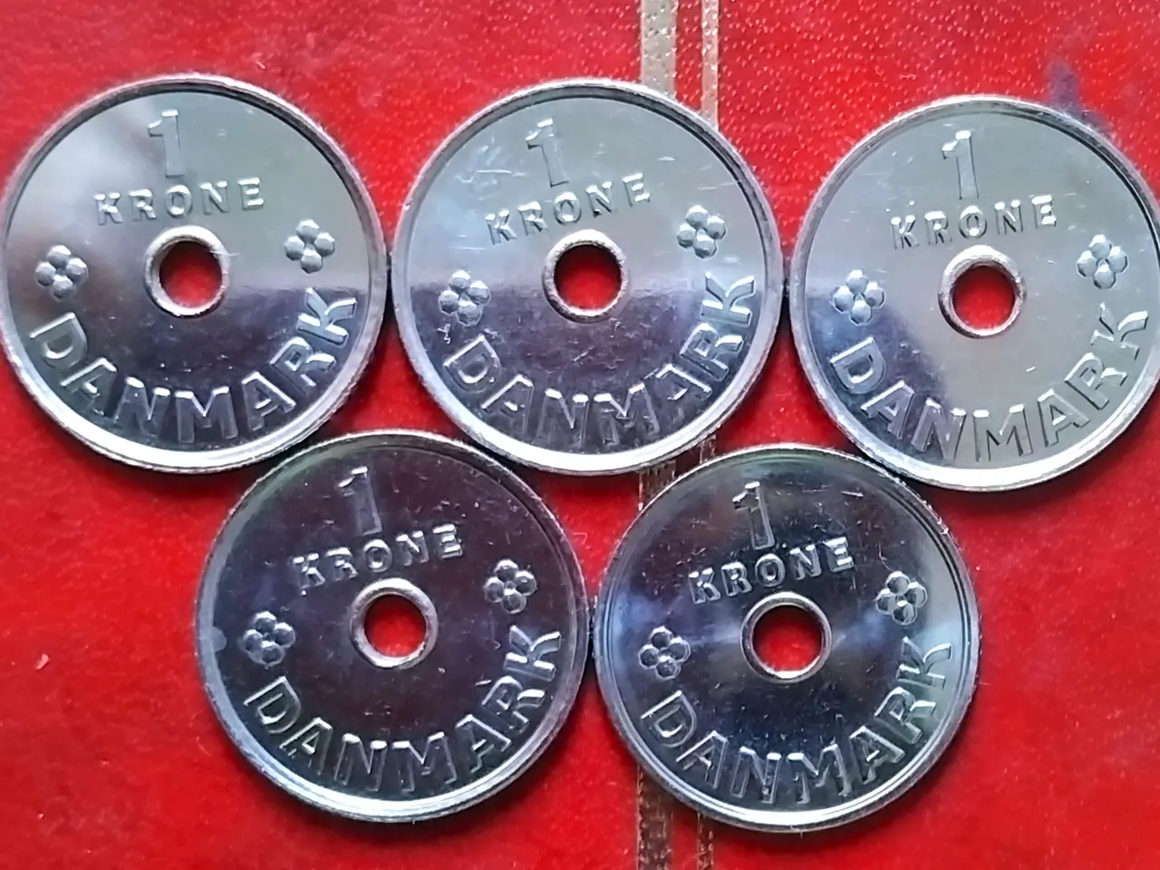 Billede 2 - FLOTTE TÆT PÅ UNC. 5 x 1 KR KRONE 2025 FREDERIK X