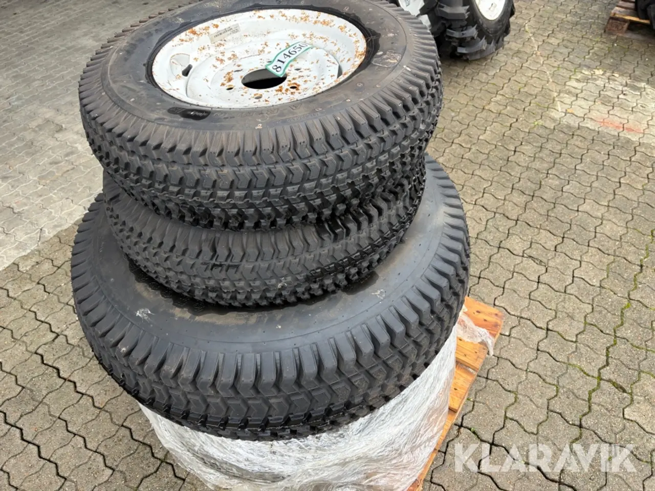 Billede 3 - Kompakttraktor dæk 2 x 31x9.5 og 2 x 13-20