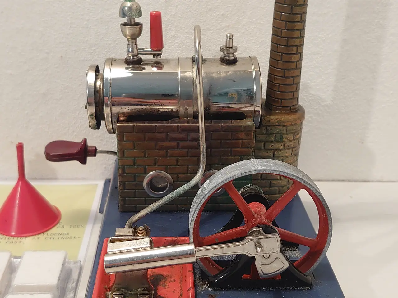 Billede 2 - Wilesco dampmaskine D6 incl. tragt, olie mm.