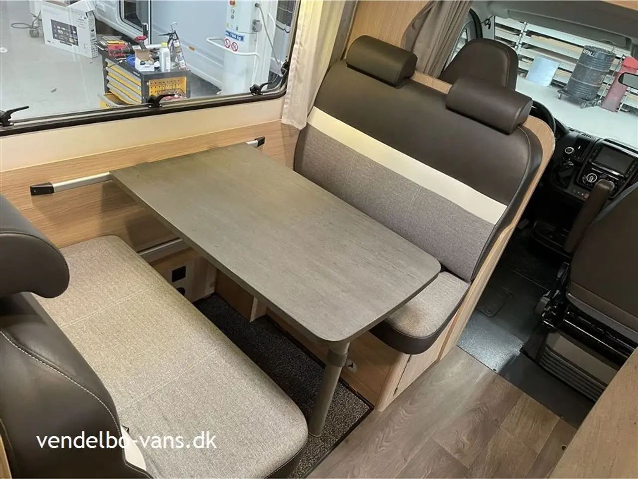 Billede 4 - 2019 - SunLight A 68 EN EJERS - Praktisk familecamper med køjer, 6 sele -og sovepladser - variabel garage