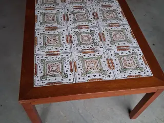 Kakkelsofabord
