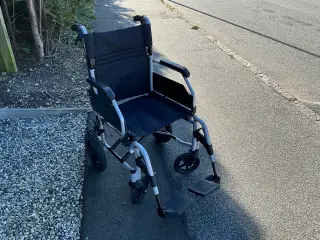Kørestol med bremser