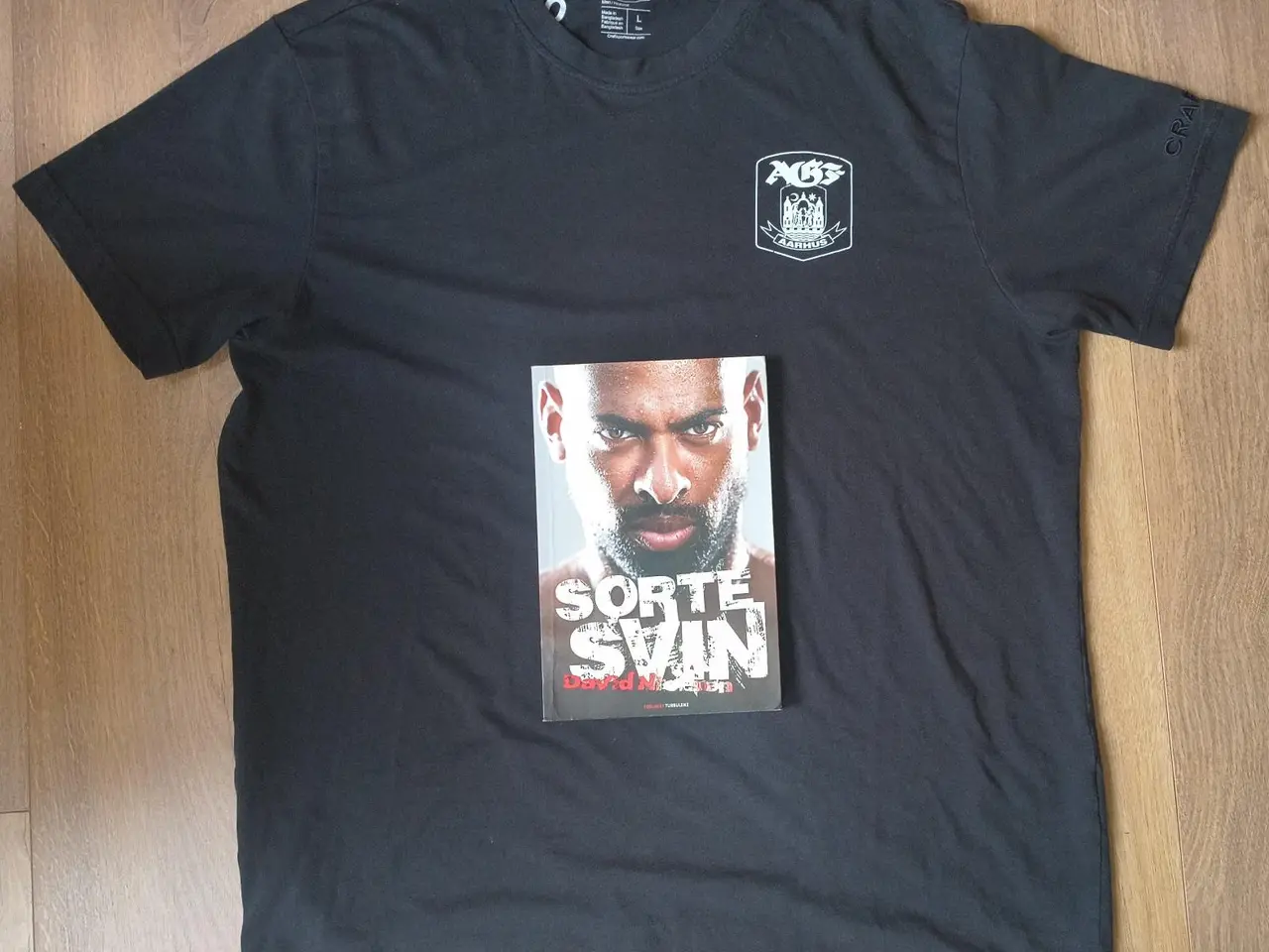 Billede 1 - AGF TSHIRT STR. L OG DAVID NIELSEN "SORTE SVIN"