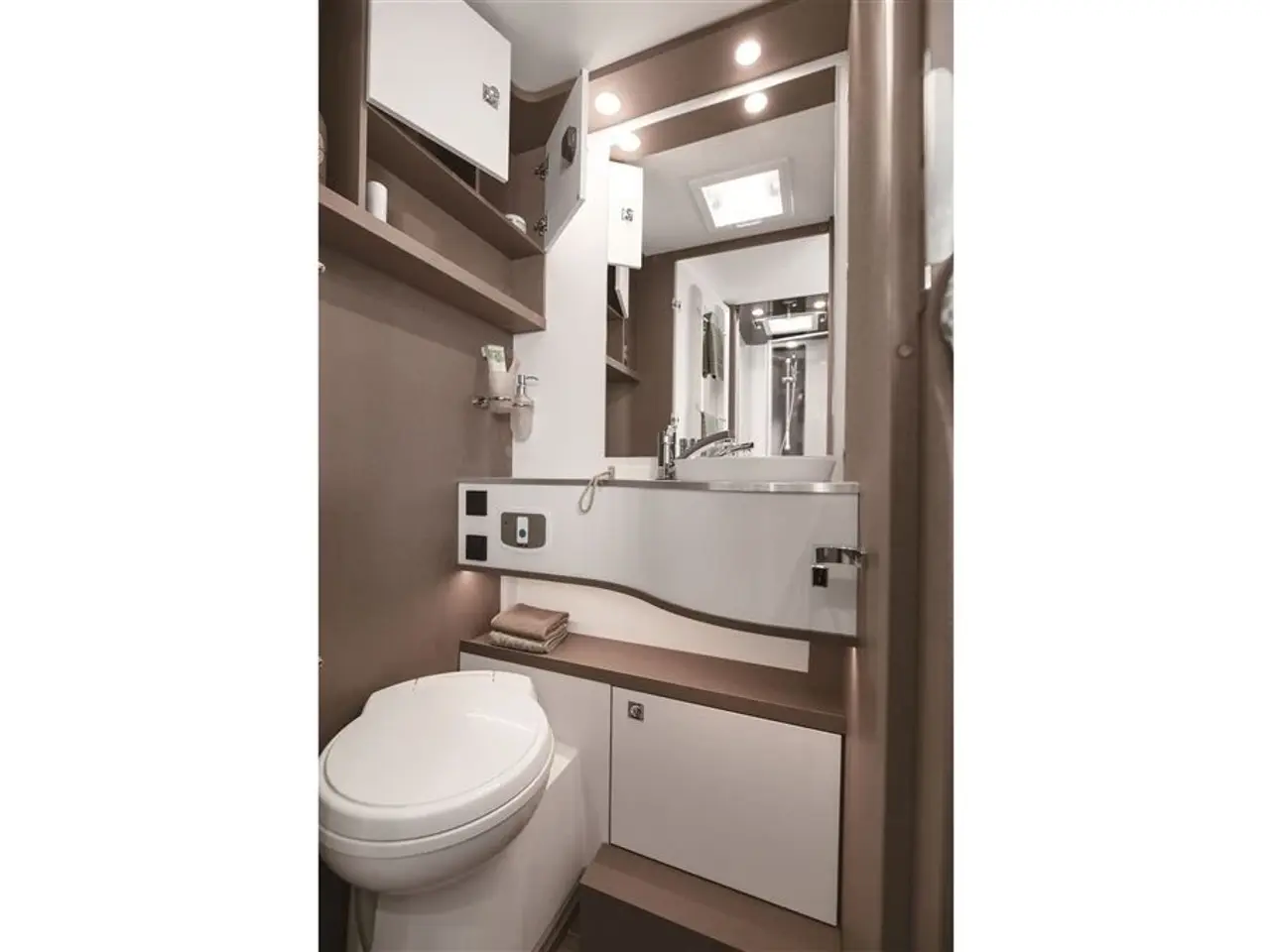 Billede 11 - 2025 - Etrusco T 7400 SB Aut Etrusco By Hymer – Italiensk Kvalitet og Komfort fra Hinshøj Caravan