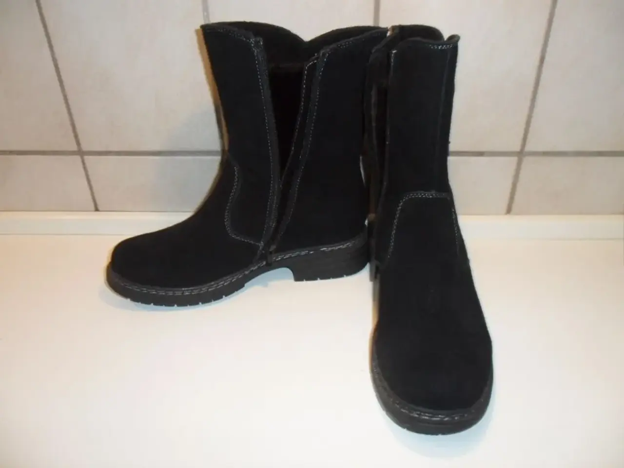 Billede 2 - NY  B & CO støvler str. 36, Nedsat