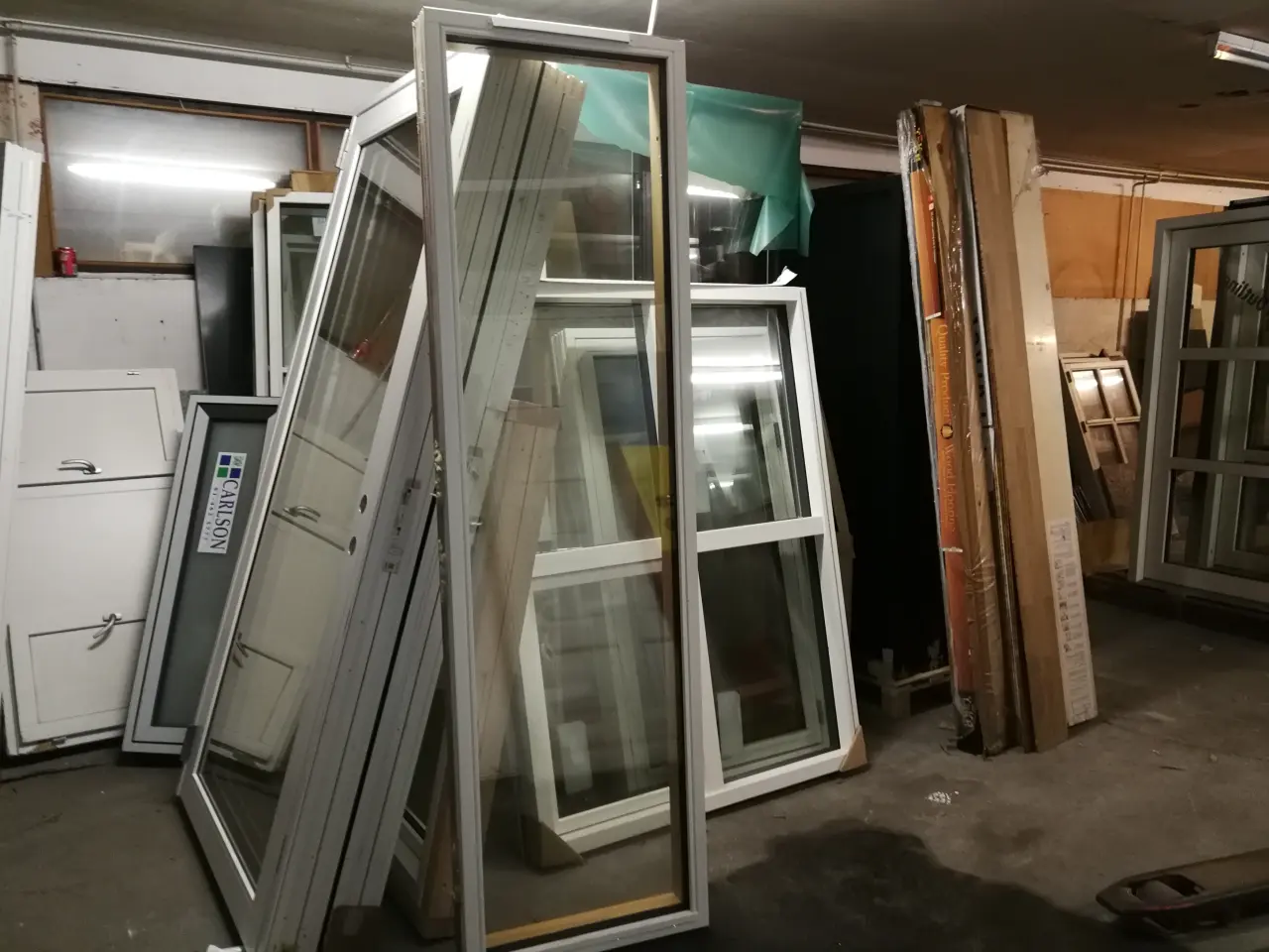 Billede 1 - HØJ SMAL 3-LAGS VINDUE 59,8x209,8 KR 1700