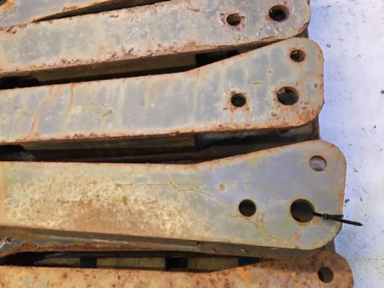 Billede 12 - New Holland B100B Support 87310368 14 Stk