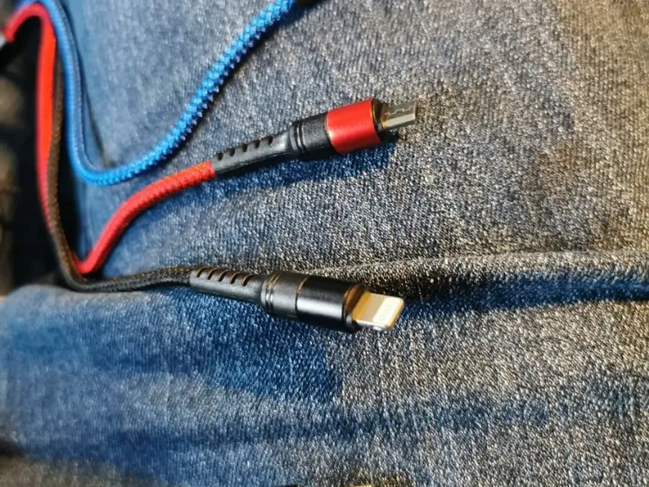 Billede 1 - 3 i 1 opladekabel.