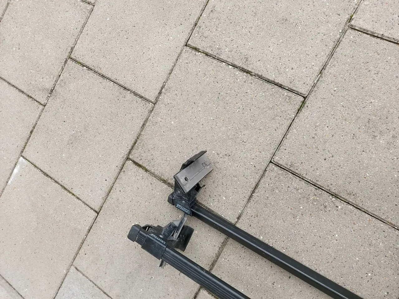 Billede 2 - Thule tagskinner med tagkurv