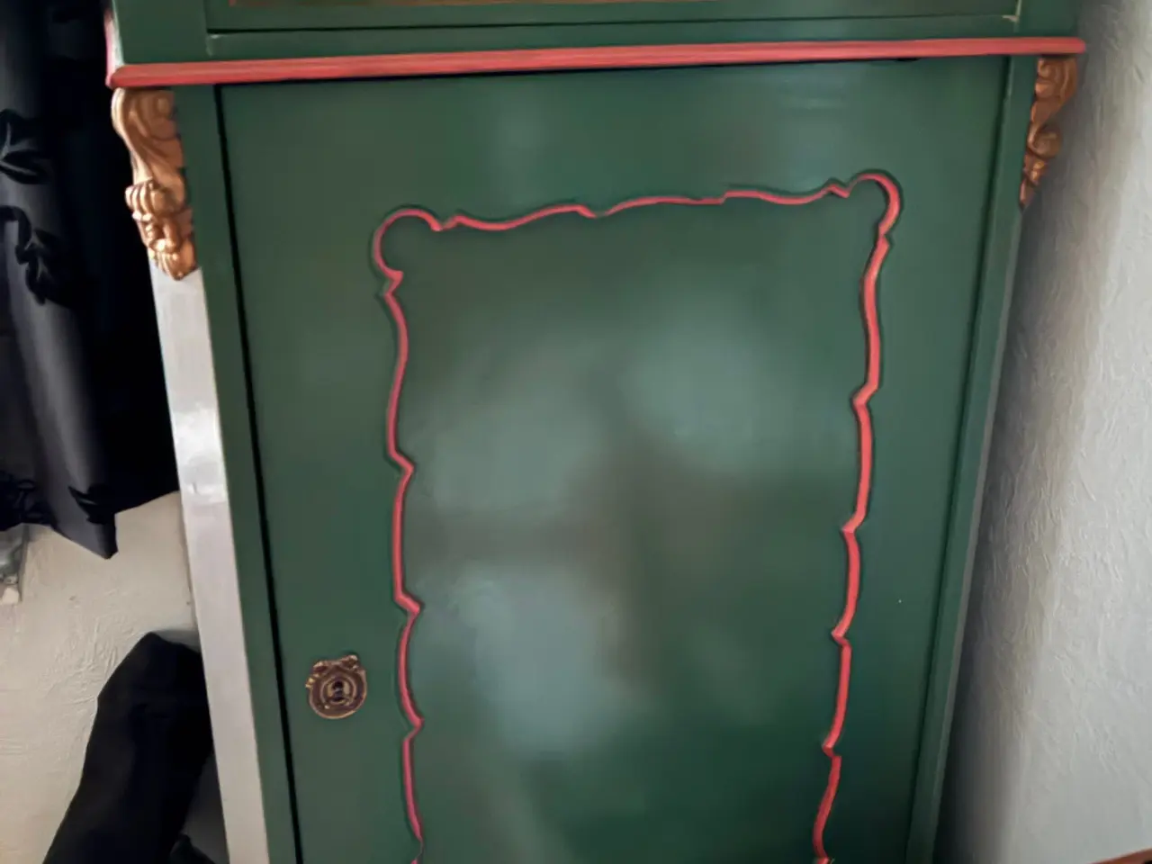 Billede 1 - Pris fald 500 kr Retro skab fin pro maler 