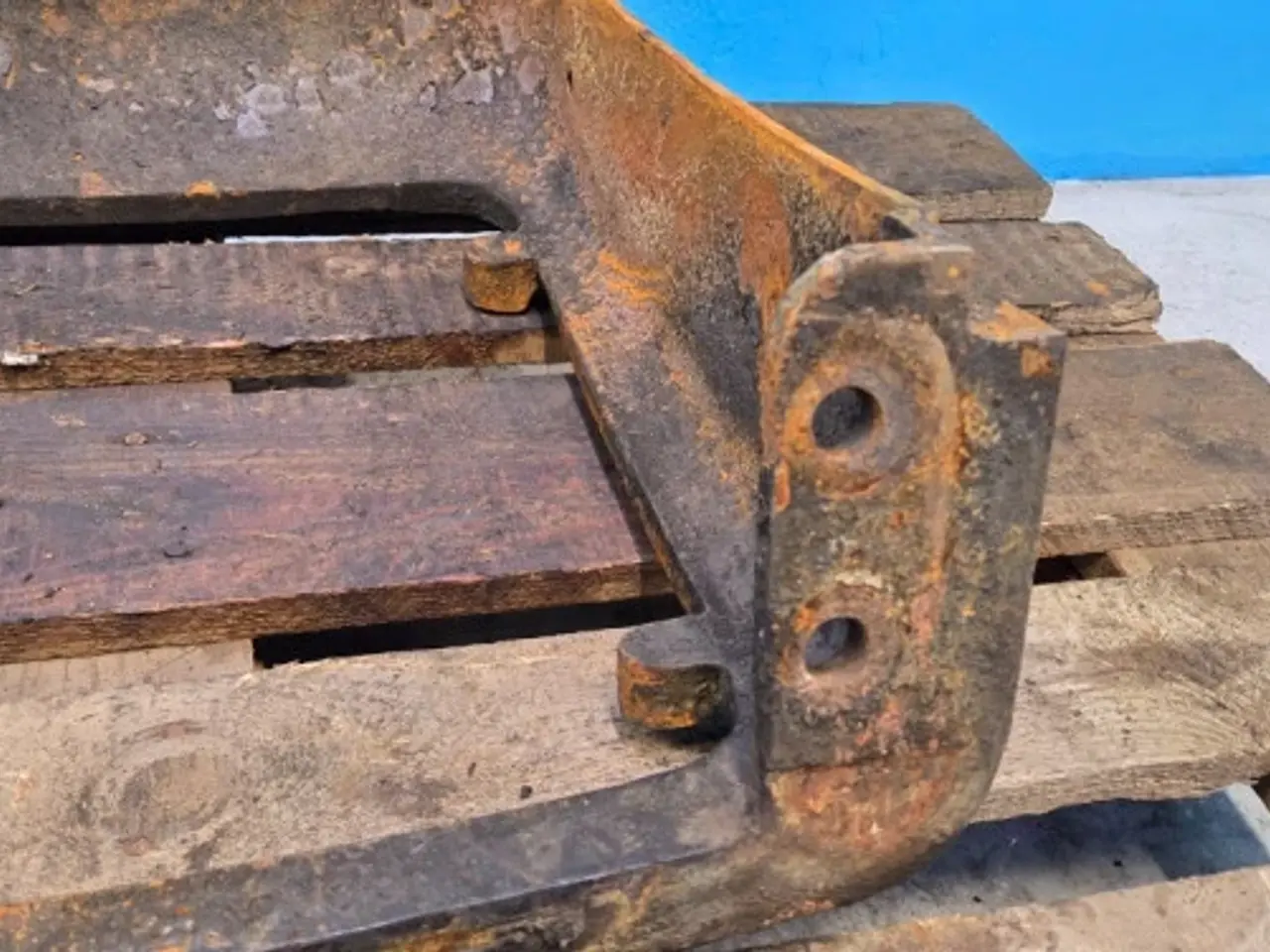 Billede 12 - New Holland LB115B Hjelmplade 87325160