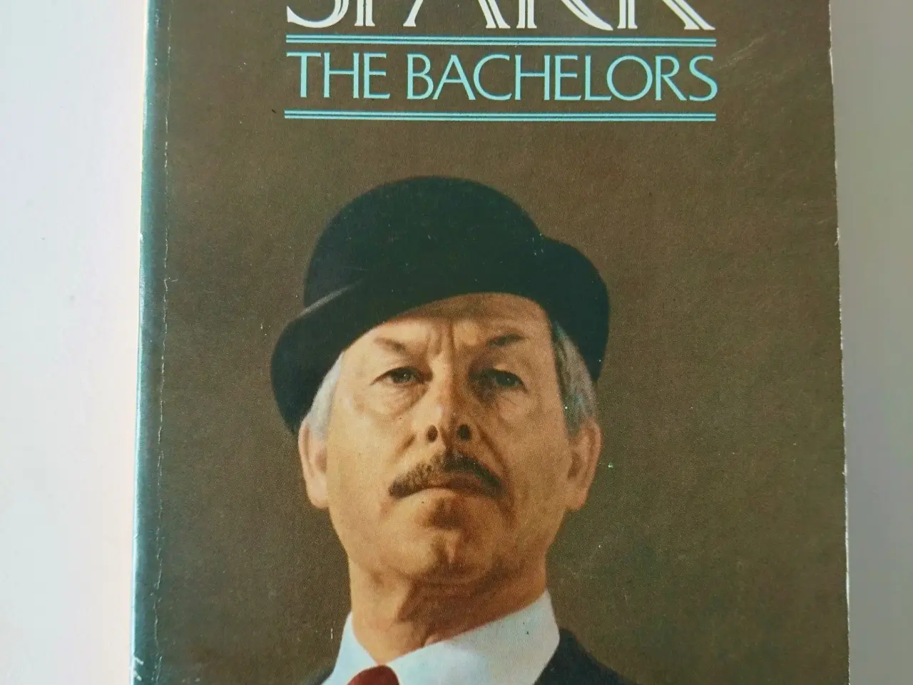 Billede 1 - The Bachelors. Muriel Spark
