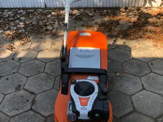 STIHL RM 448 TC benzinplæneklipper – Selvkørende