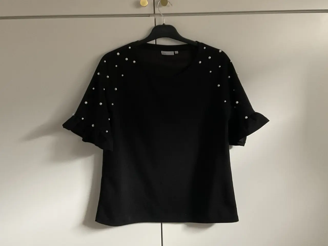 Billede 6 - Super fin Franca bluse med perler og lille ærme,