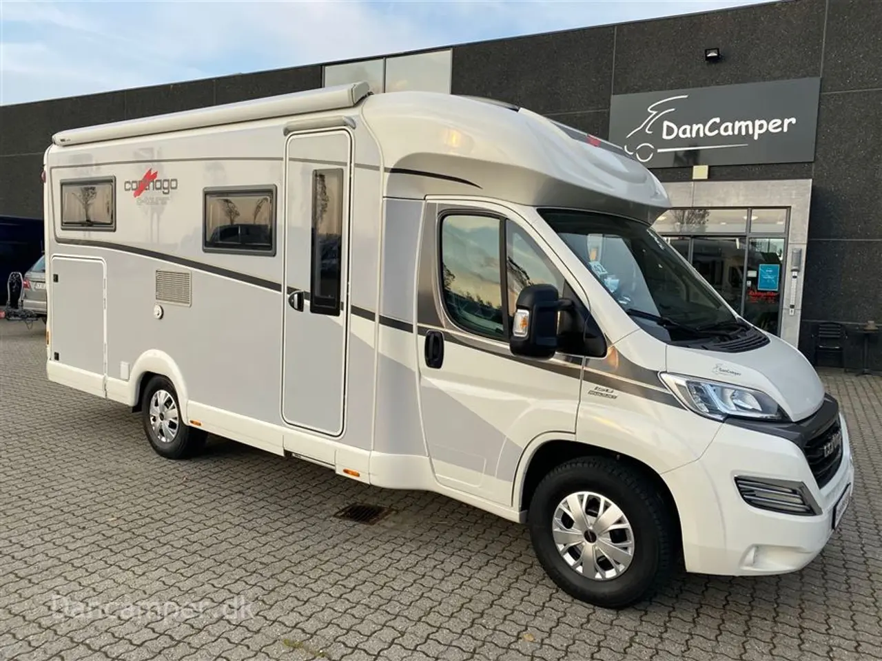 Billede 1 - 2016 - Carthago c-tourer T143 LE Luksus camper - med enkeltsenge og automatgear.