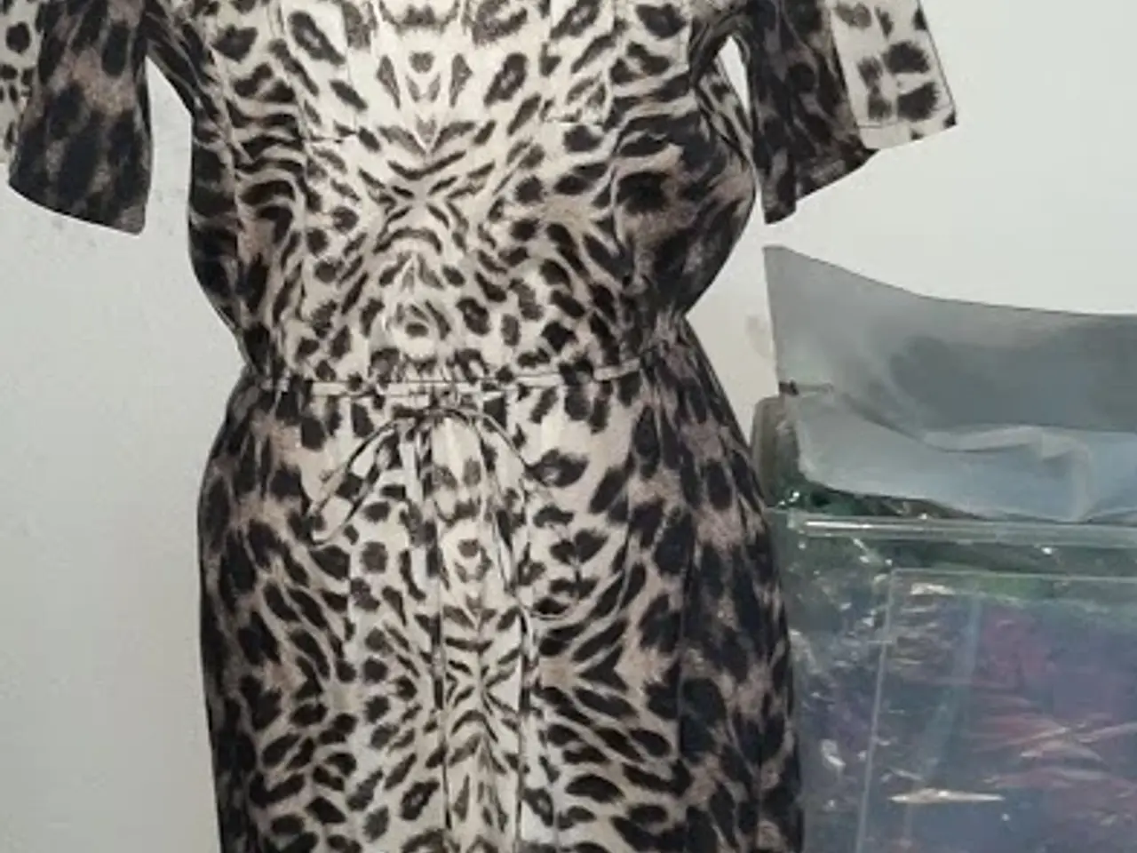 Billede 1 - Kjole fra River IsIand,med leopard print str: 36
