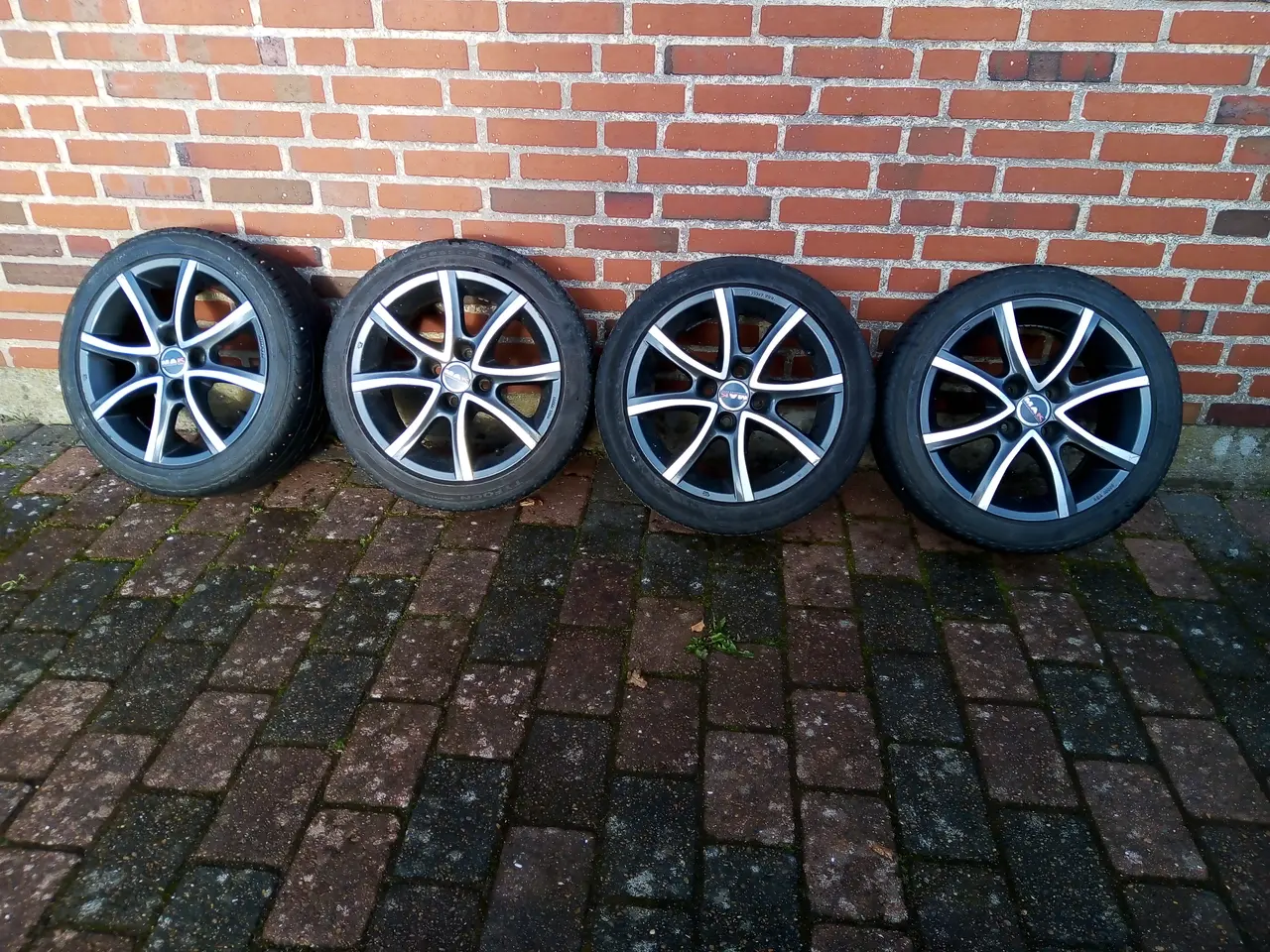 Billede 2 - Bredde dæk med fælge til Peugeot 107,