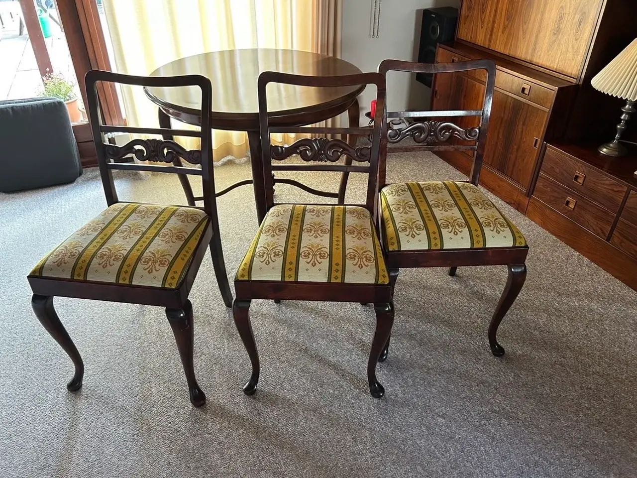 Billede 1 - Mahognibord med tre stole år 1928
