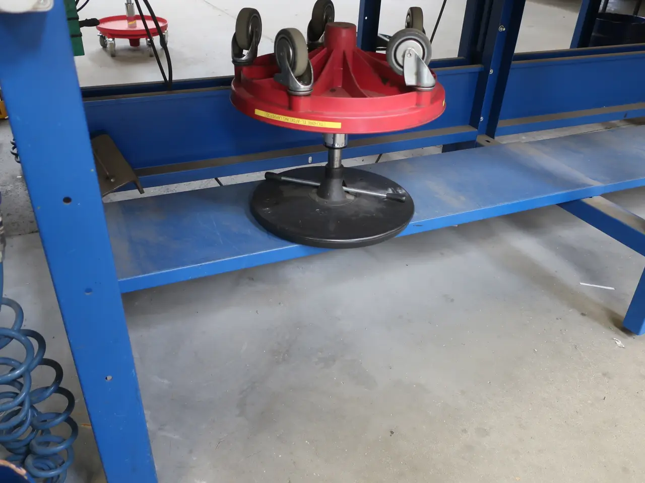 Billede 5 - Arbejdsbord med indhold