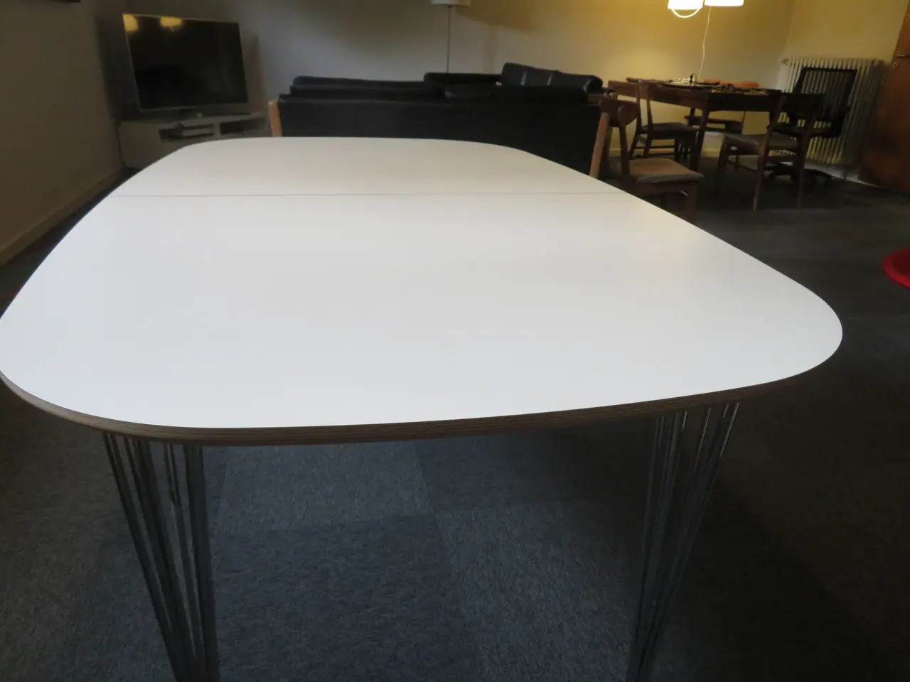 Billede 9 - Spisebord, Haslev, hvidt med stålben