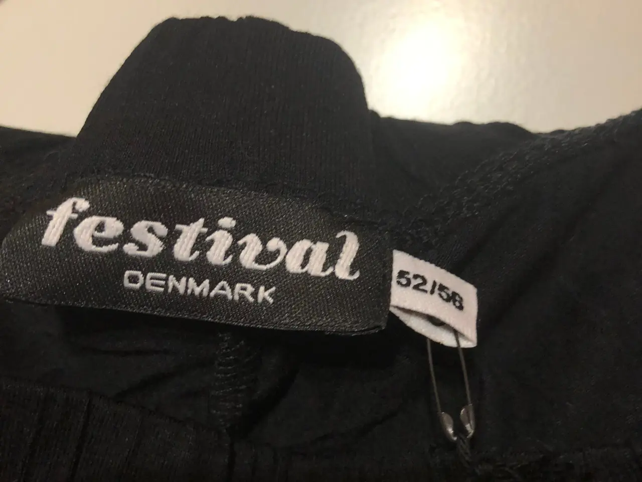 Billede 2 - Leggins med flot blondekant i siderne