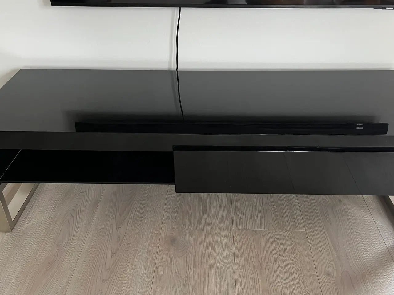 Billede 4 - Sort, blanklakeret TV-bord