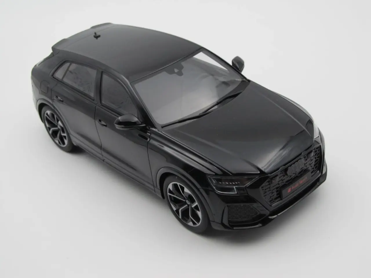 Billede 4 - 2019 Audi RS Q8 Quattro - Limited Edition - 1:18