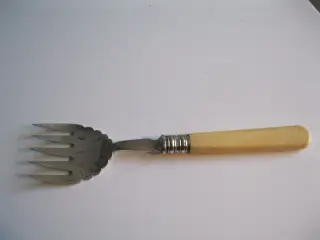 Sardingaffel 1800-tals med benskaft