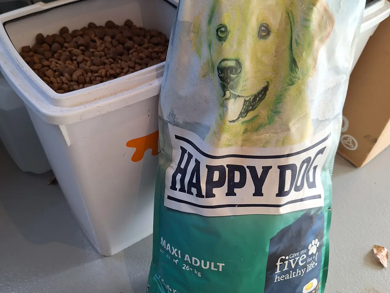 Billede 1 - Hundefoder + en spand