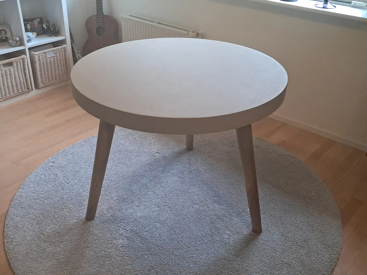 Billede 1 - Rundt spisebord meget velholdt